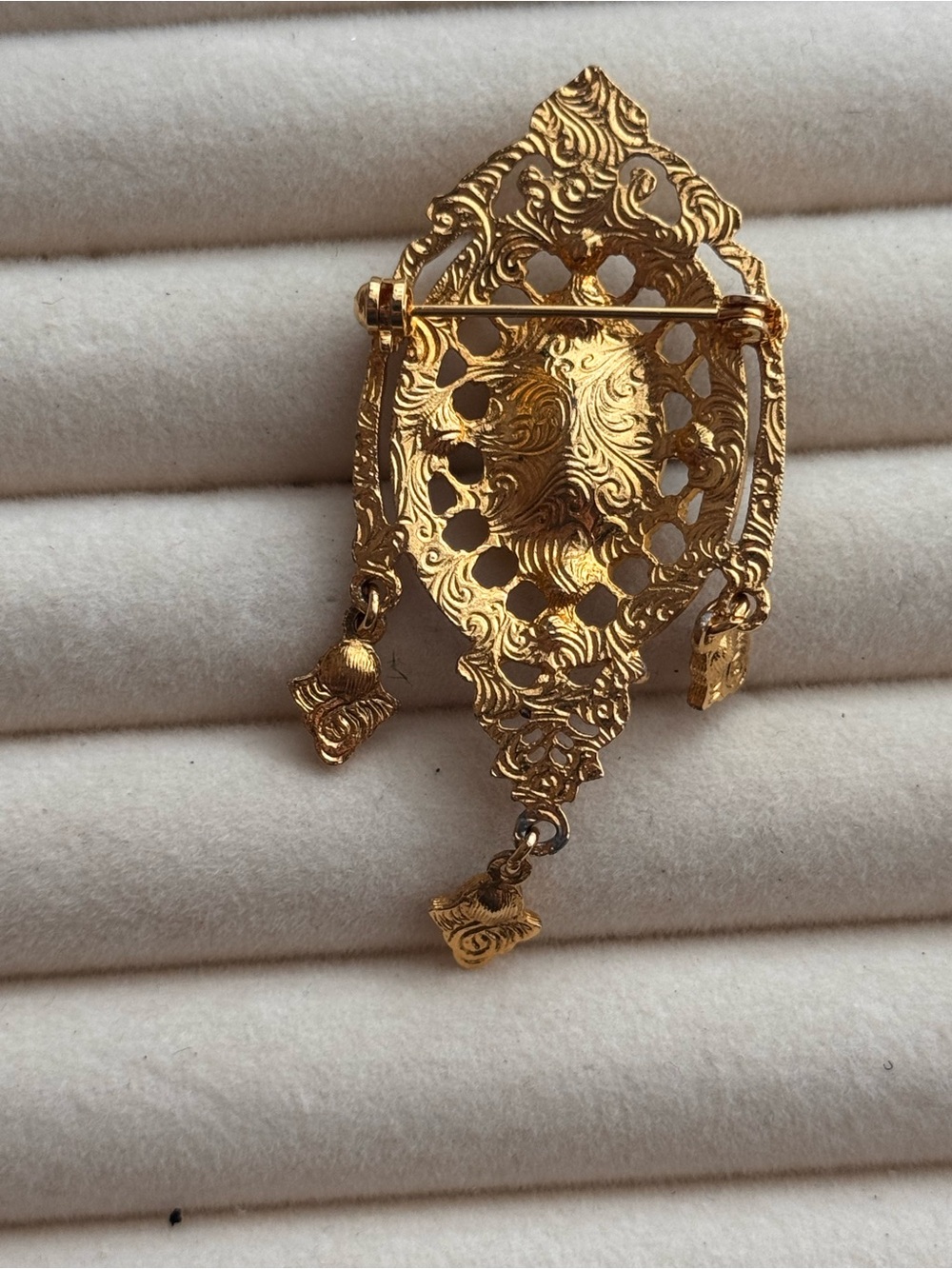 Gold-Tone Vintage Style Pendant with Deep Blue Crystal - Picture 3 of 3